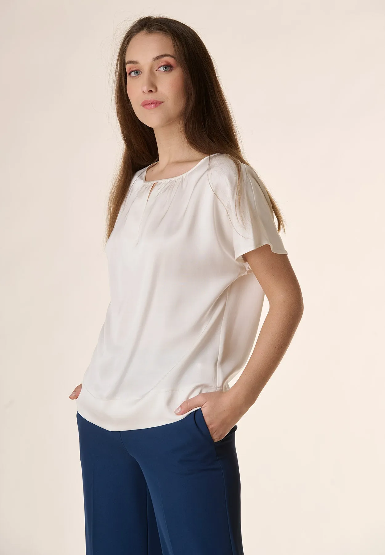 Blusa bianca scollo a goccia viscosa