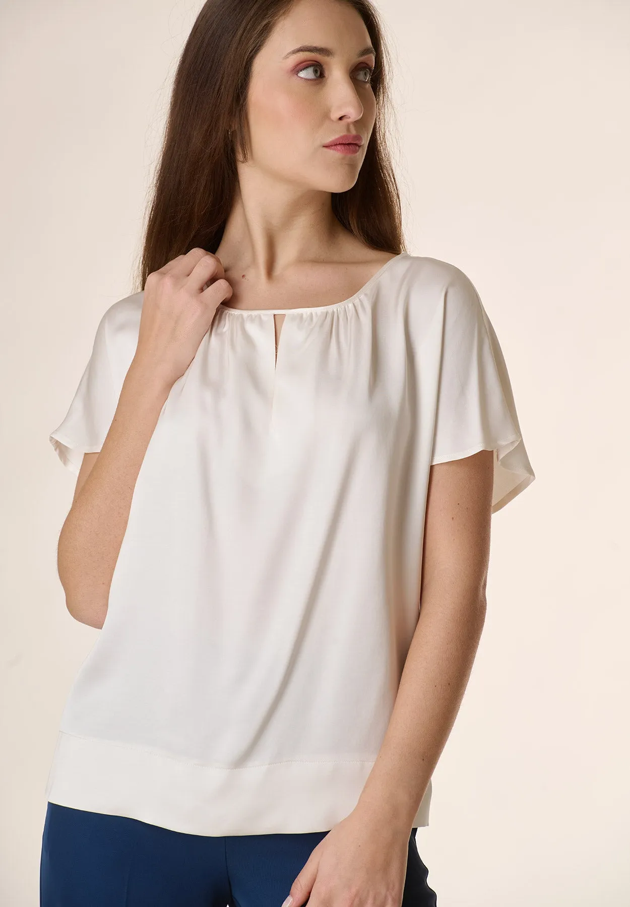 Blusa bianca scollo a goccia viscosa