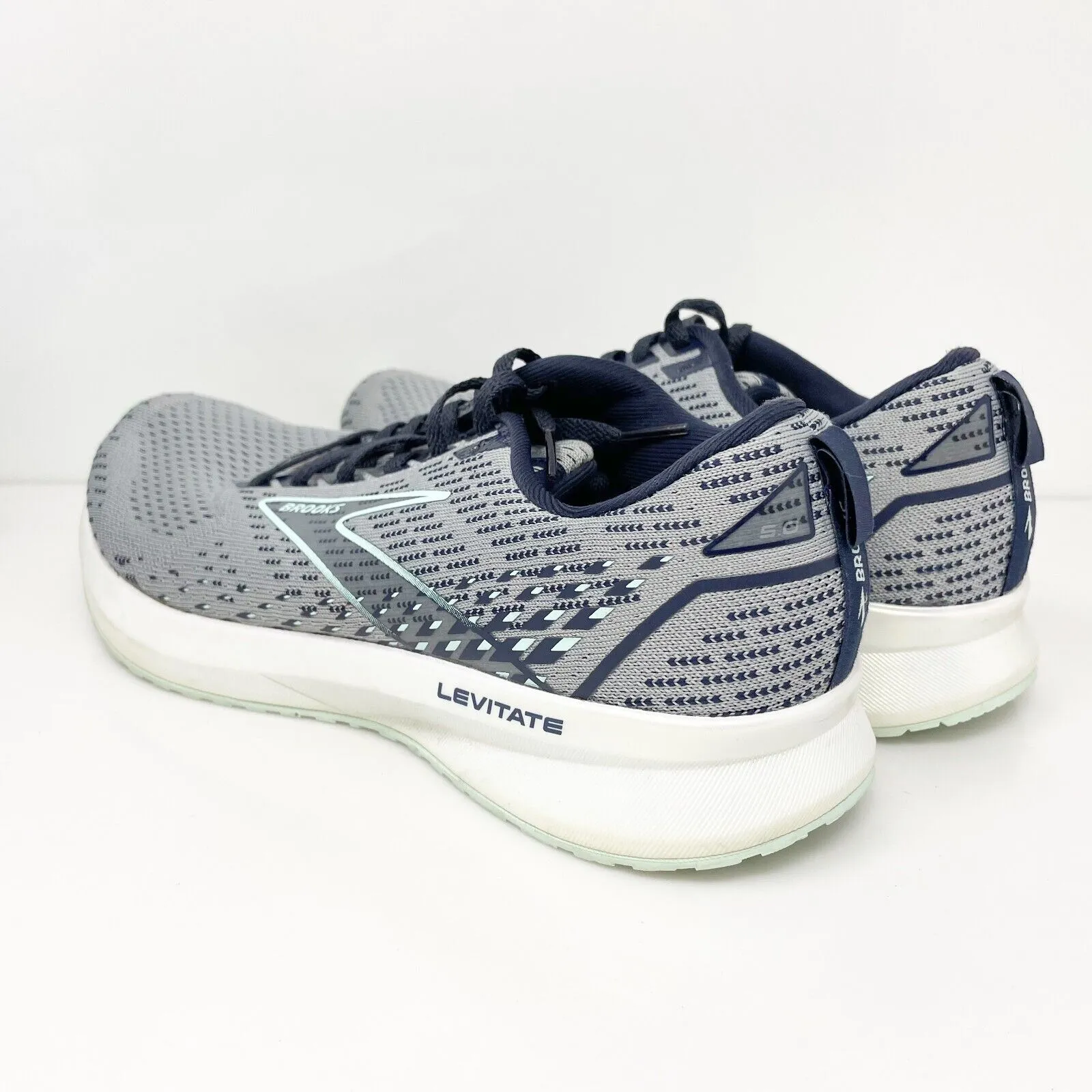 Brooks Womens Levitate 5 1203581B069 Gray Running Shoes Sneakers Size 10 B