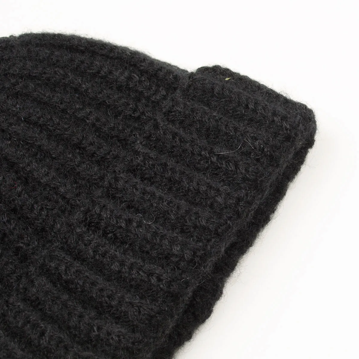 cableami - Mohair Tube-Yarn Beanie - Black