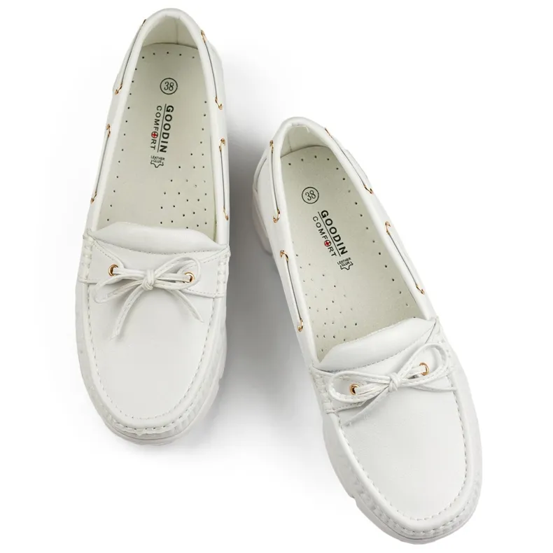 Comfortable women's moccasins in white. Comfortable women's moccasins