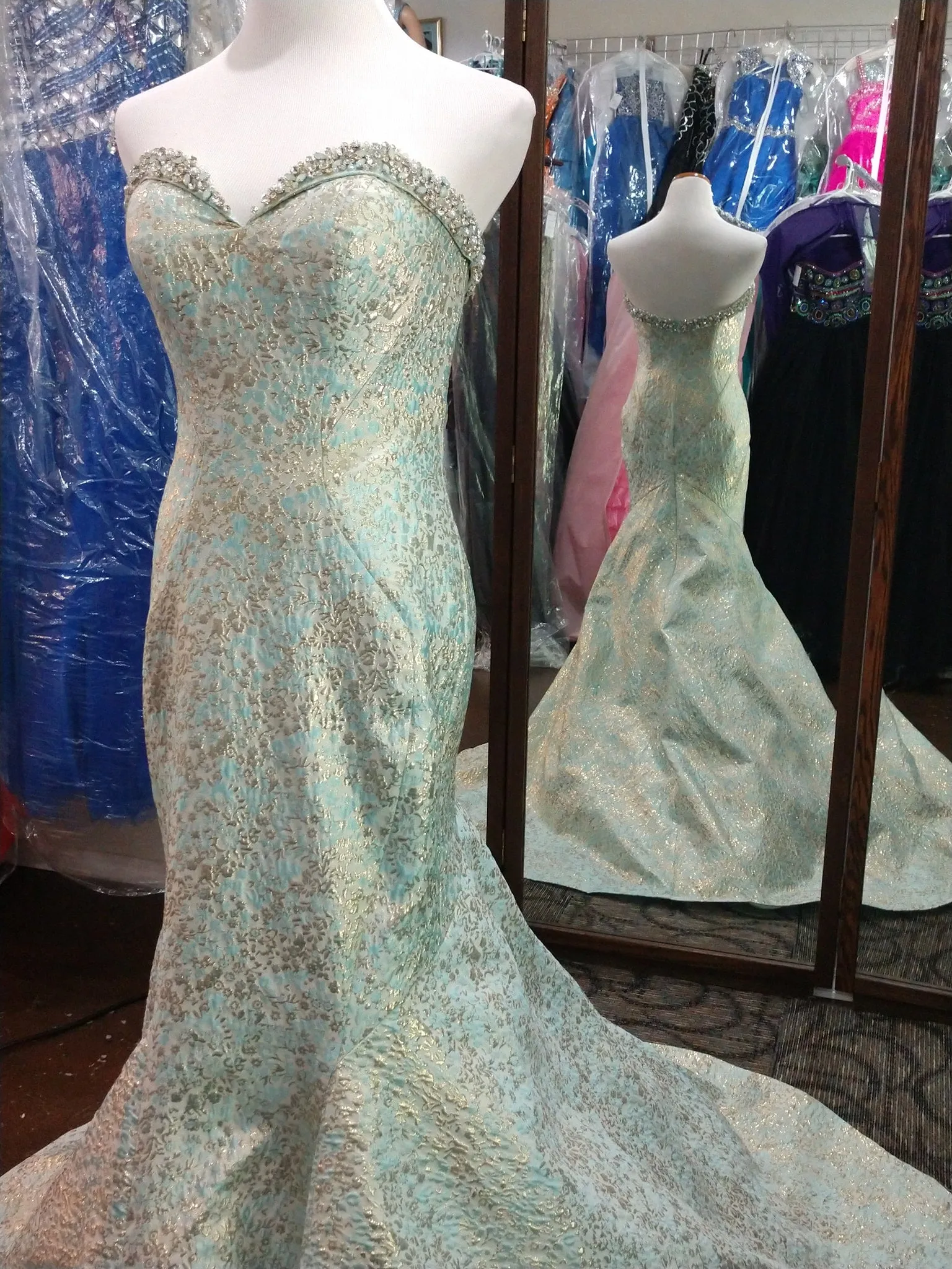 Mac Duggal