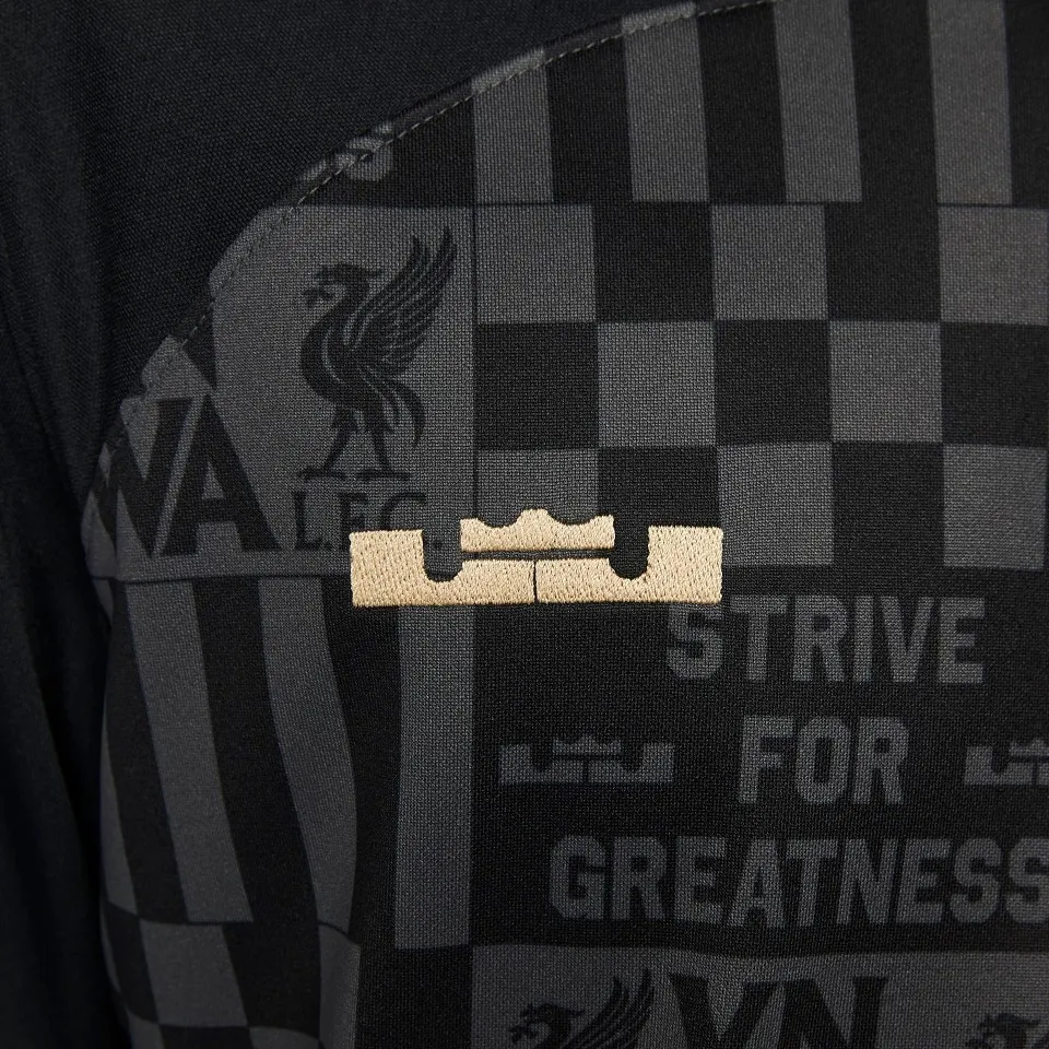 Nike  |LeBron x Liverpool FC Stadium